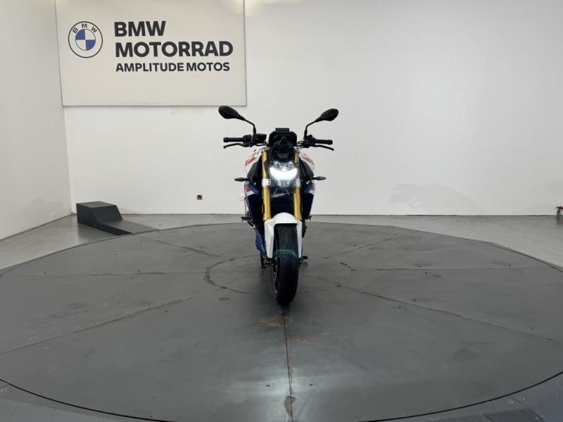 BMW F