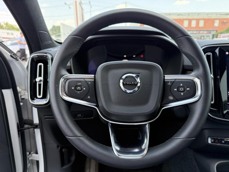 VOLVO C40