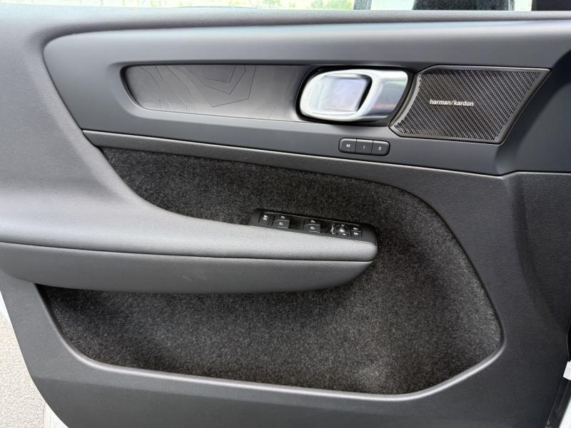 VOLVO C40
