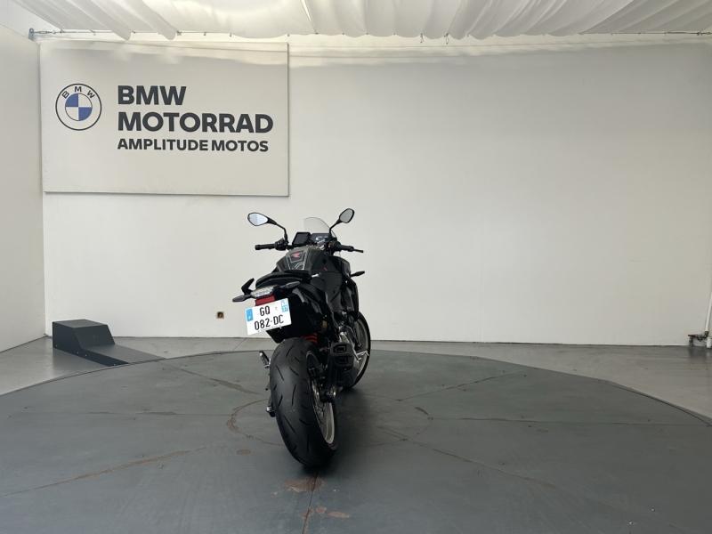 BMW F
