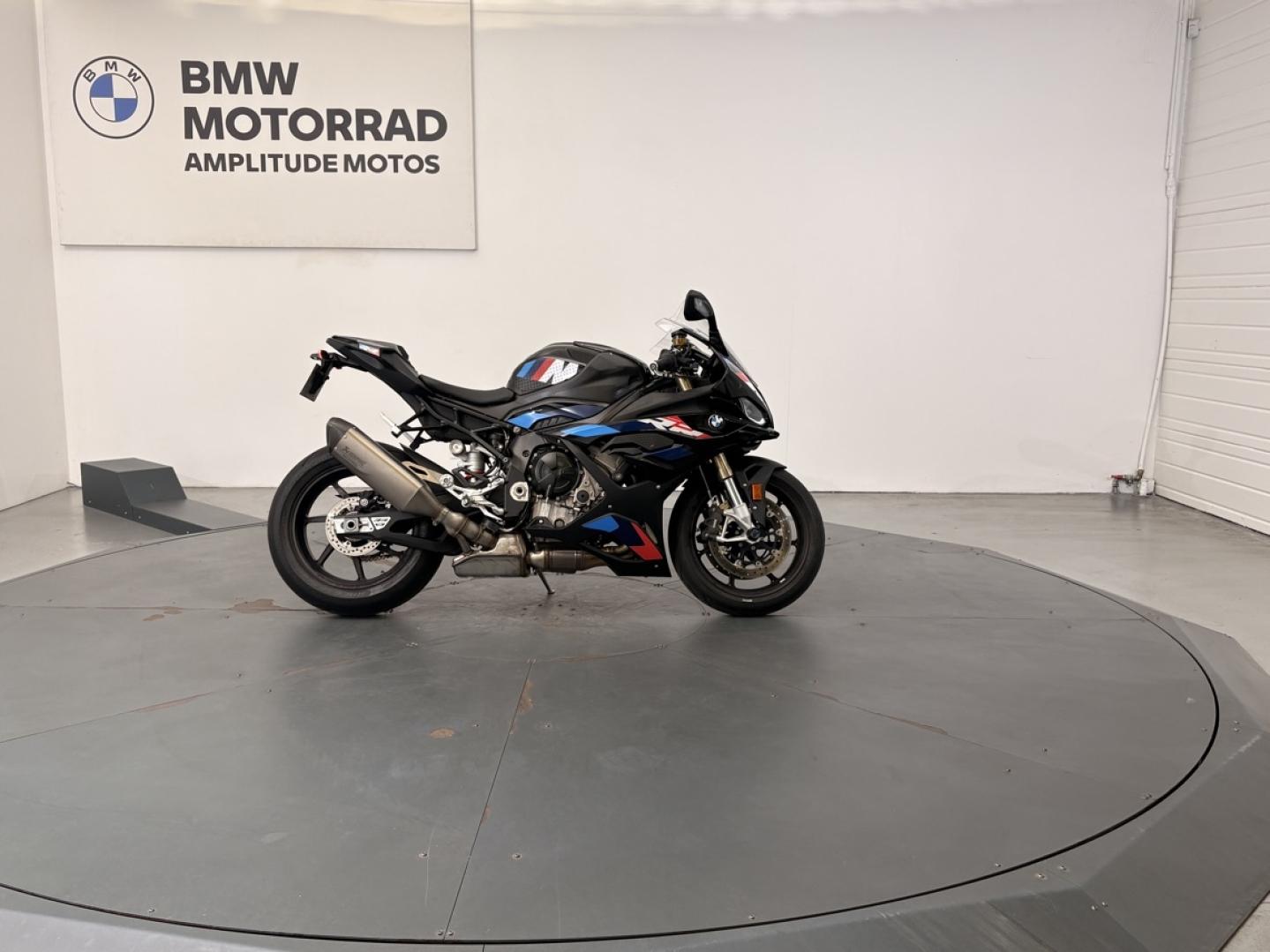 BMW S