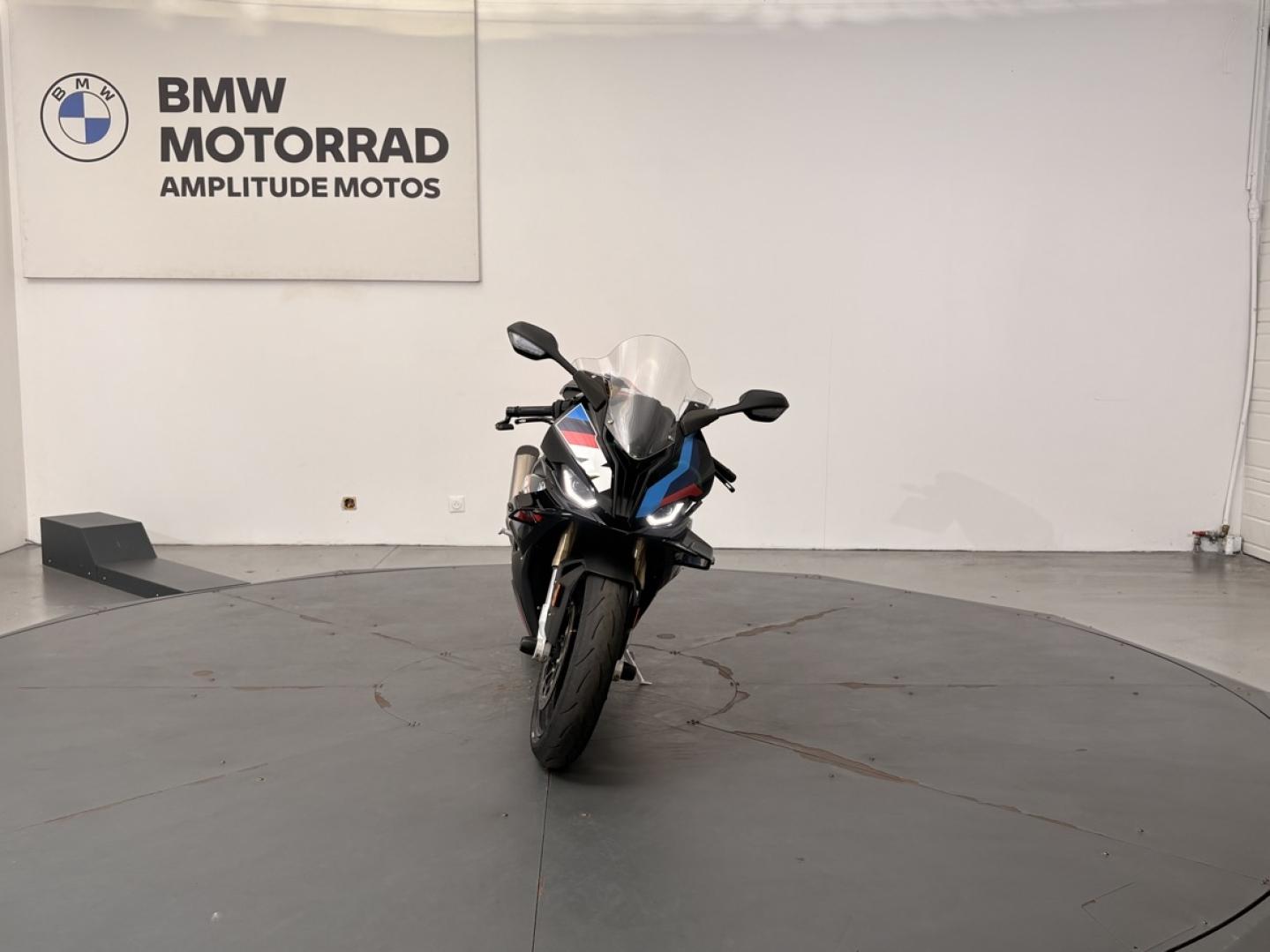 BMW S