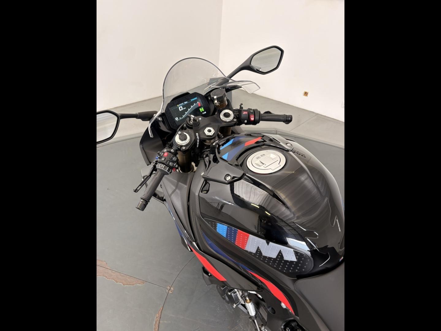 BMW S