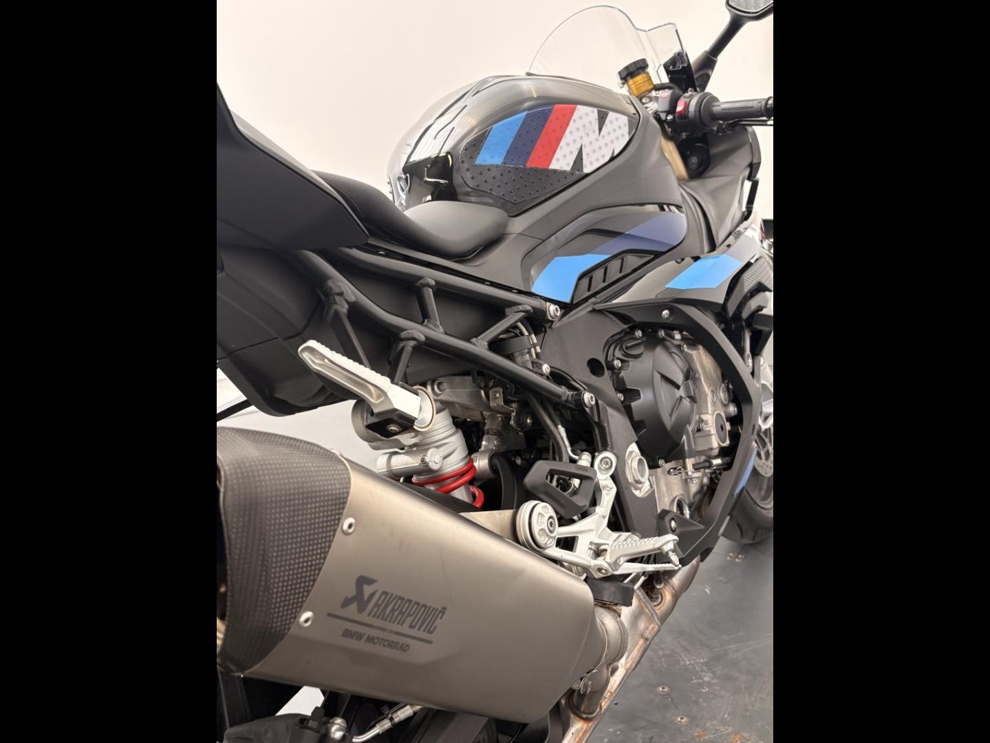 BMW S
