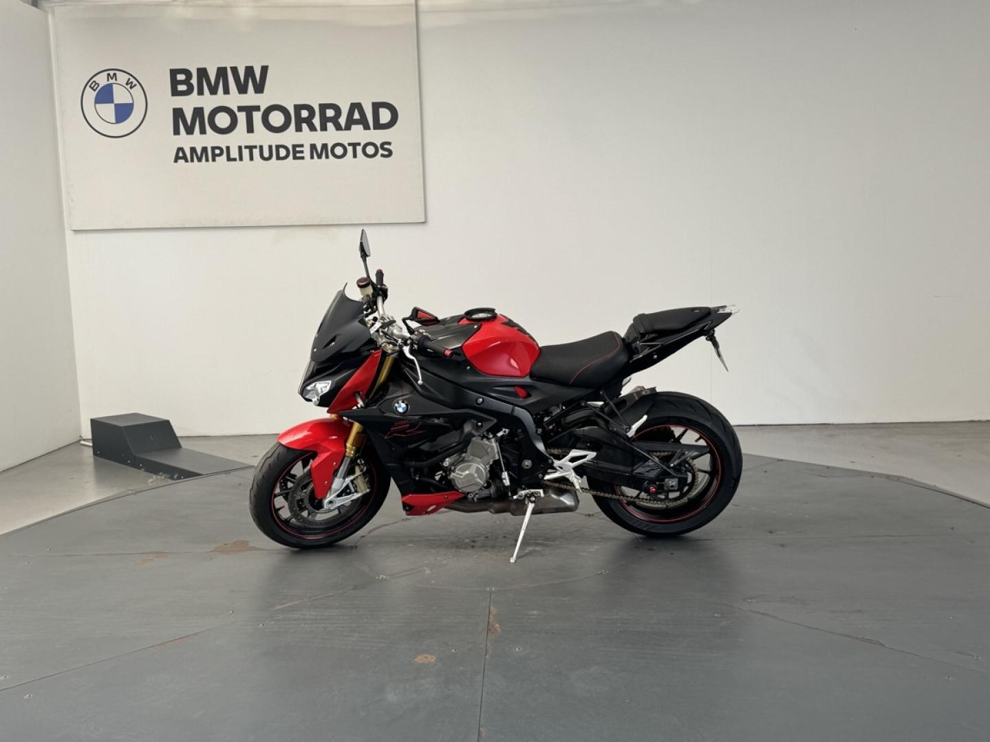 BMW S