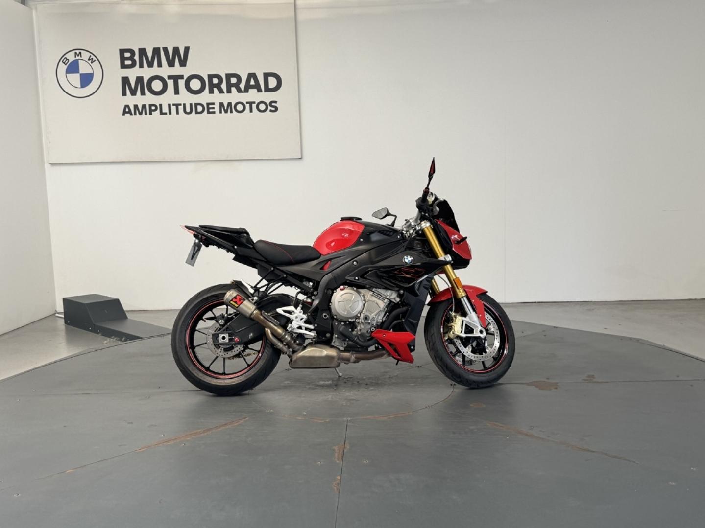 BMW S
