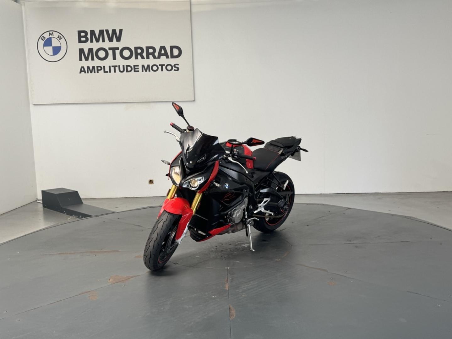 BMW S