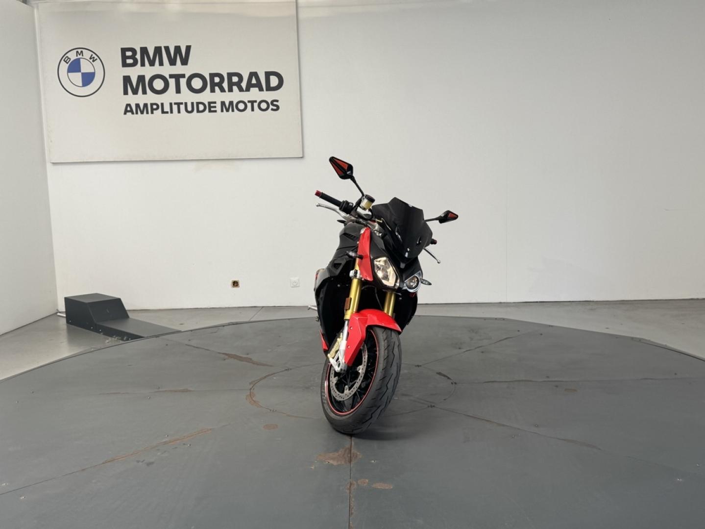 BMW S