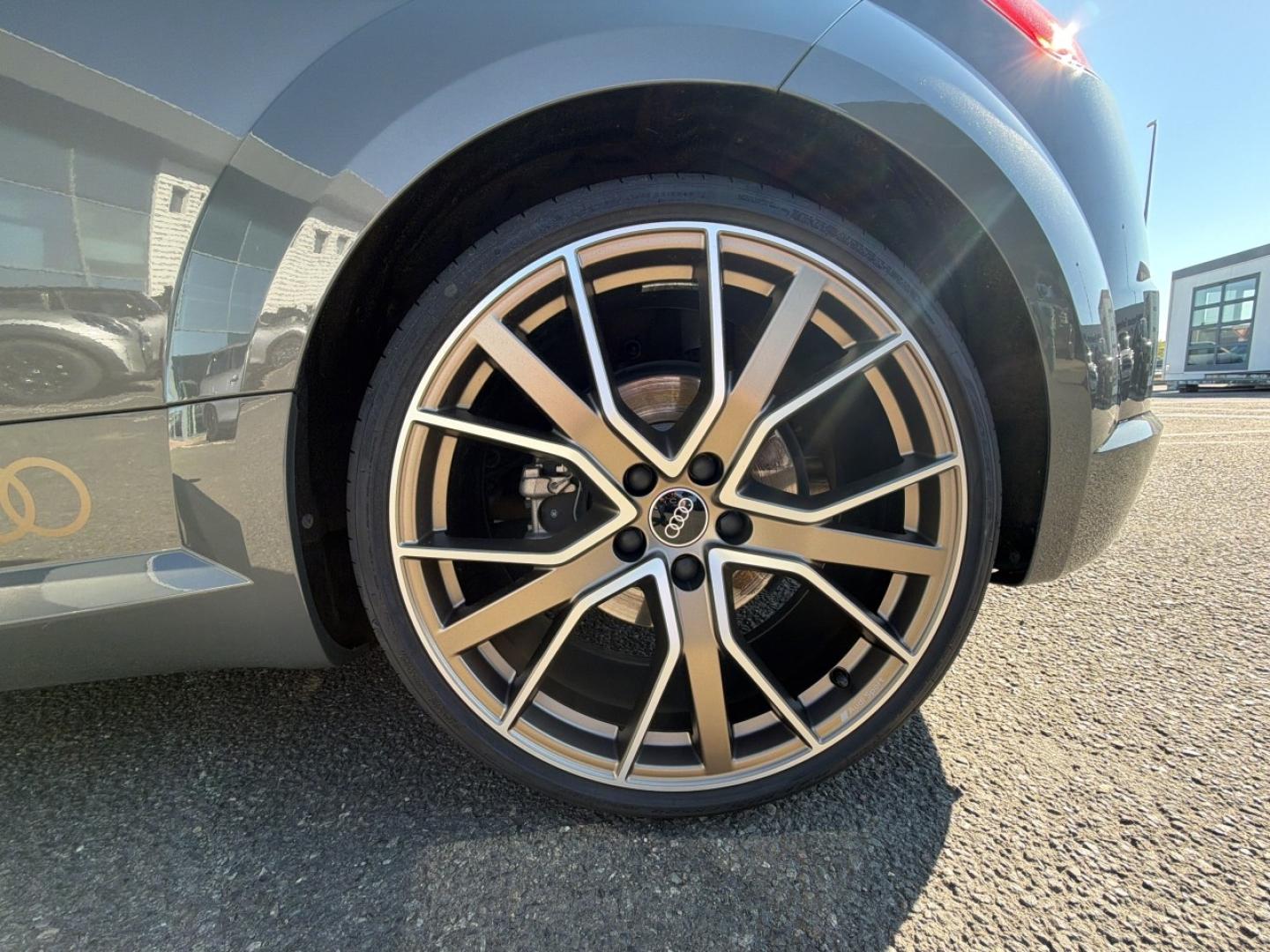 AUDI TT