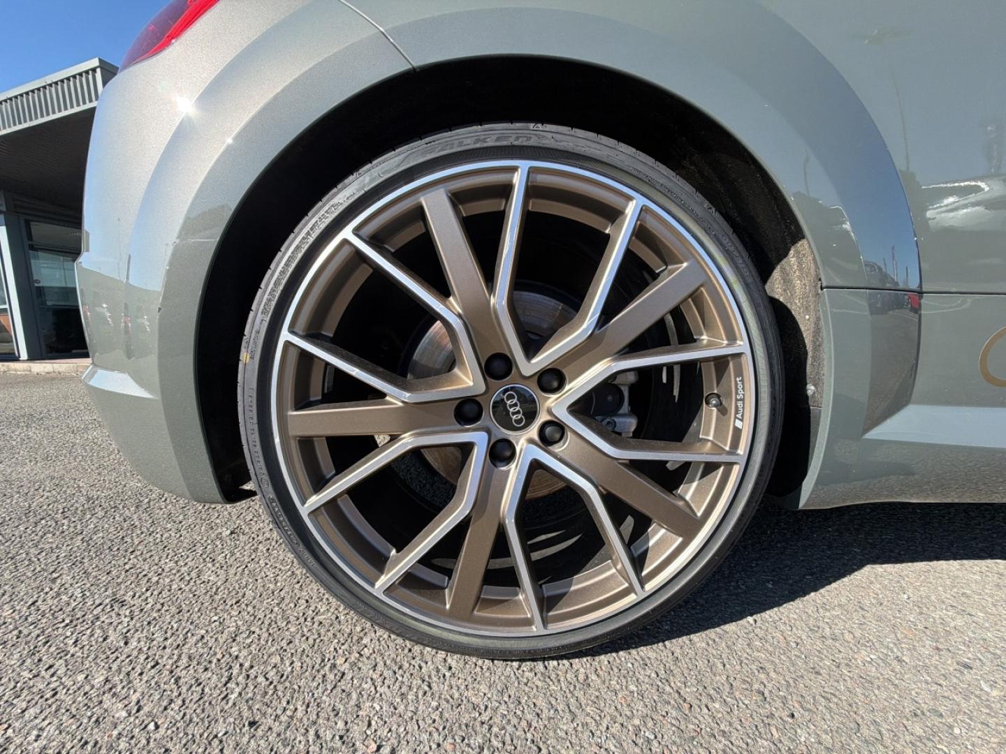 AUDI TT