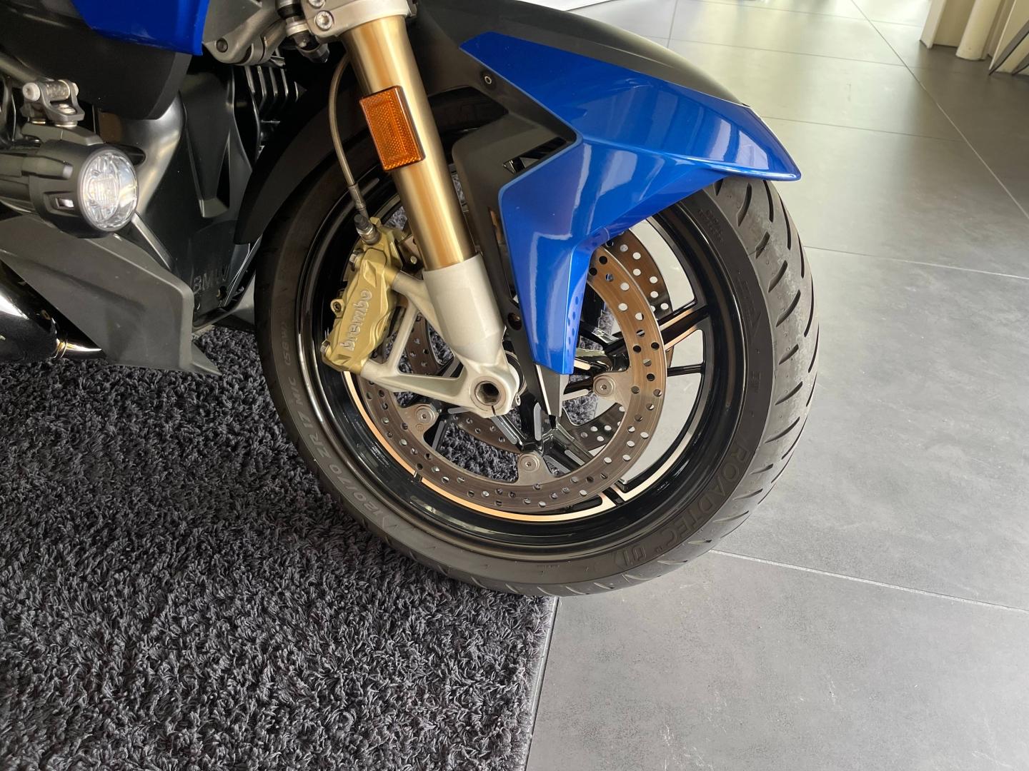 BMW R