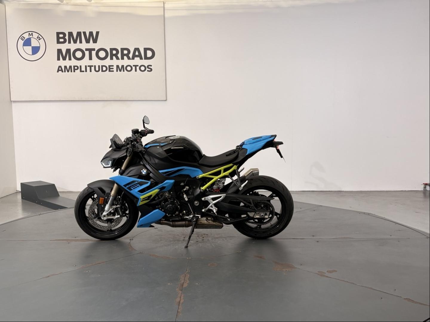 BMW S
