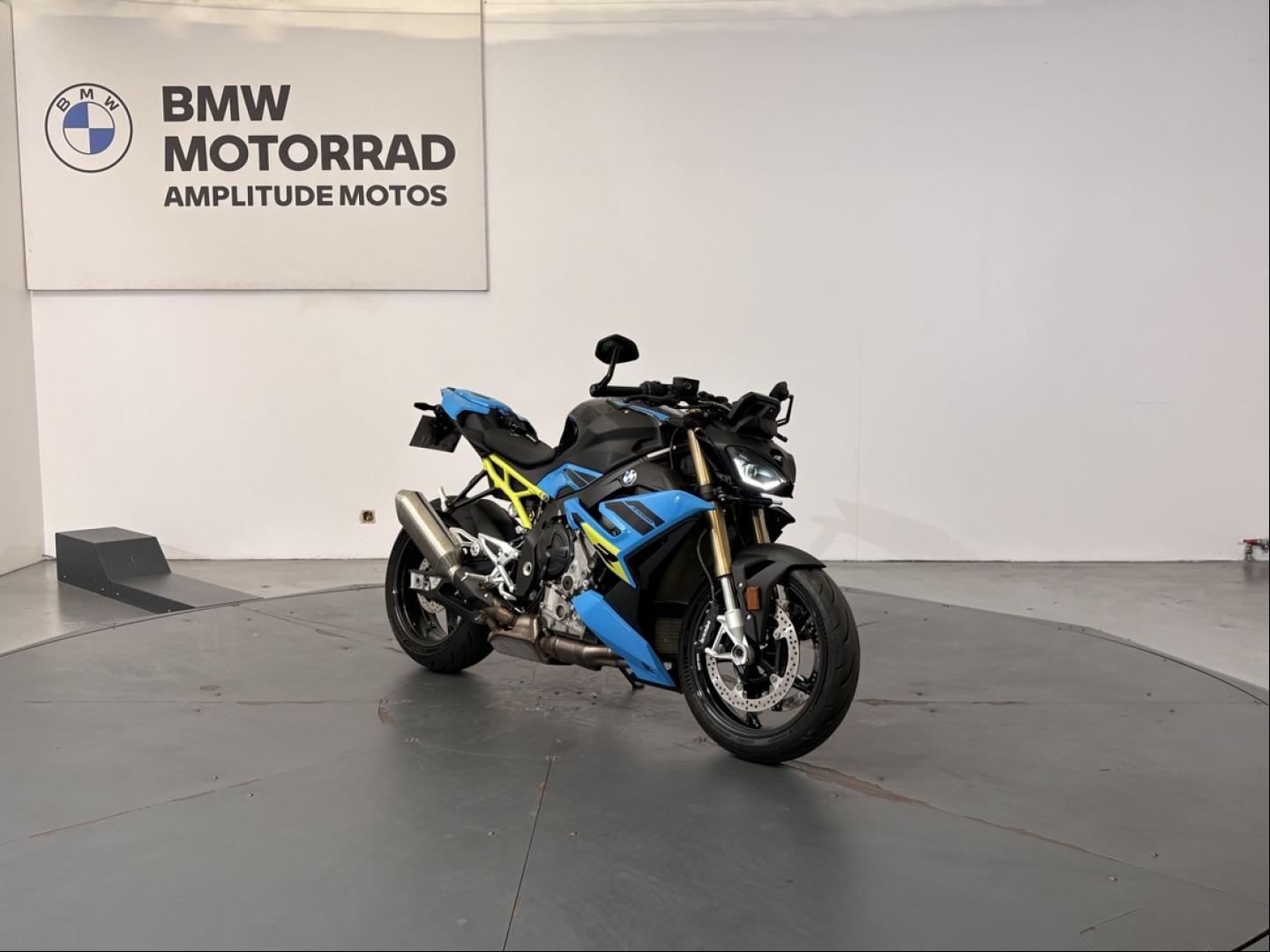 BMW S