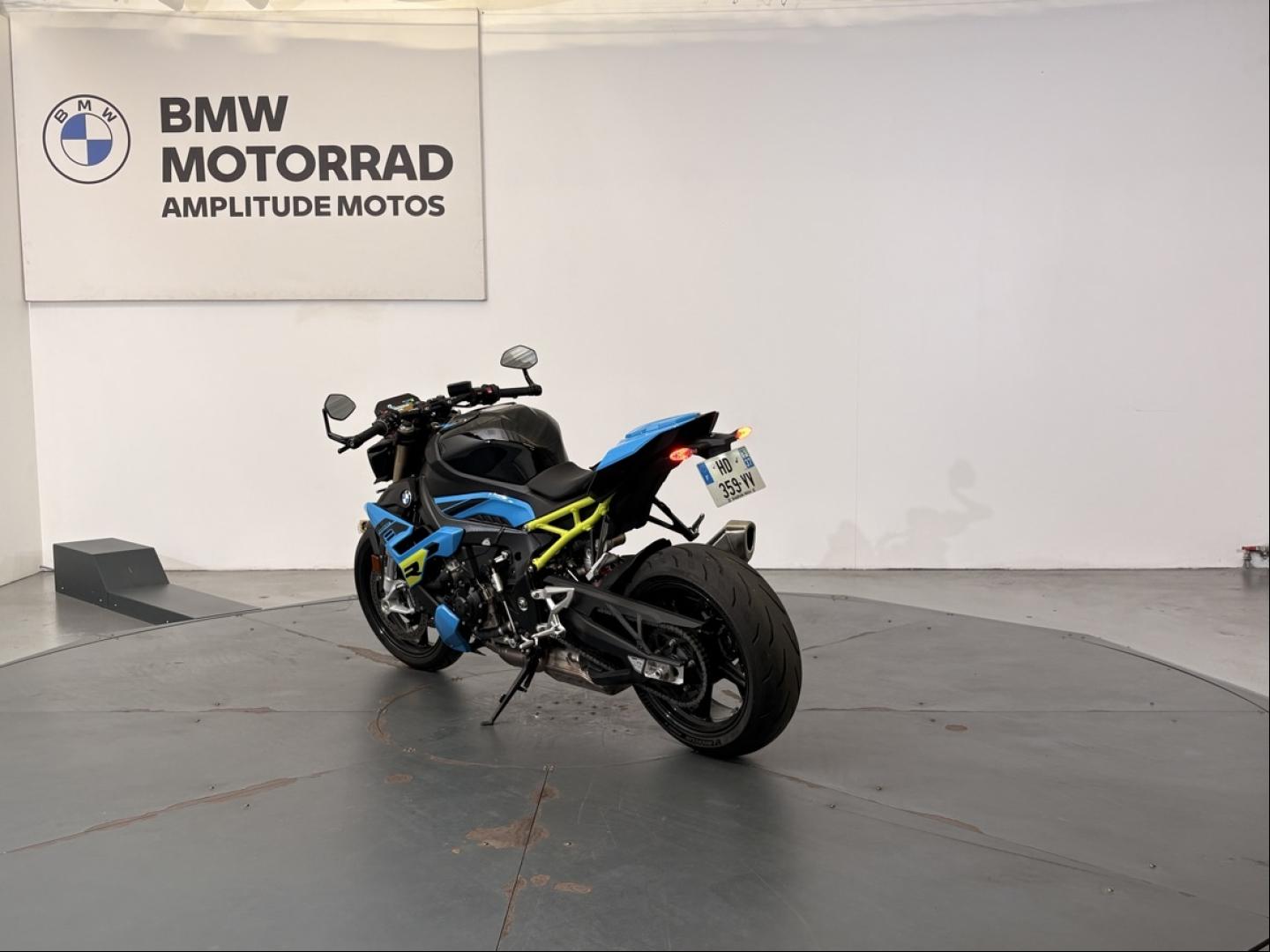 BMW S