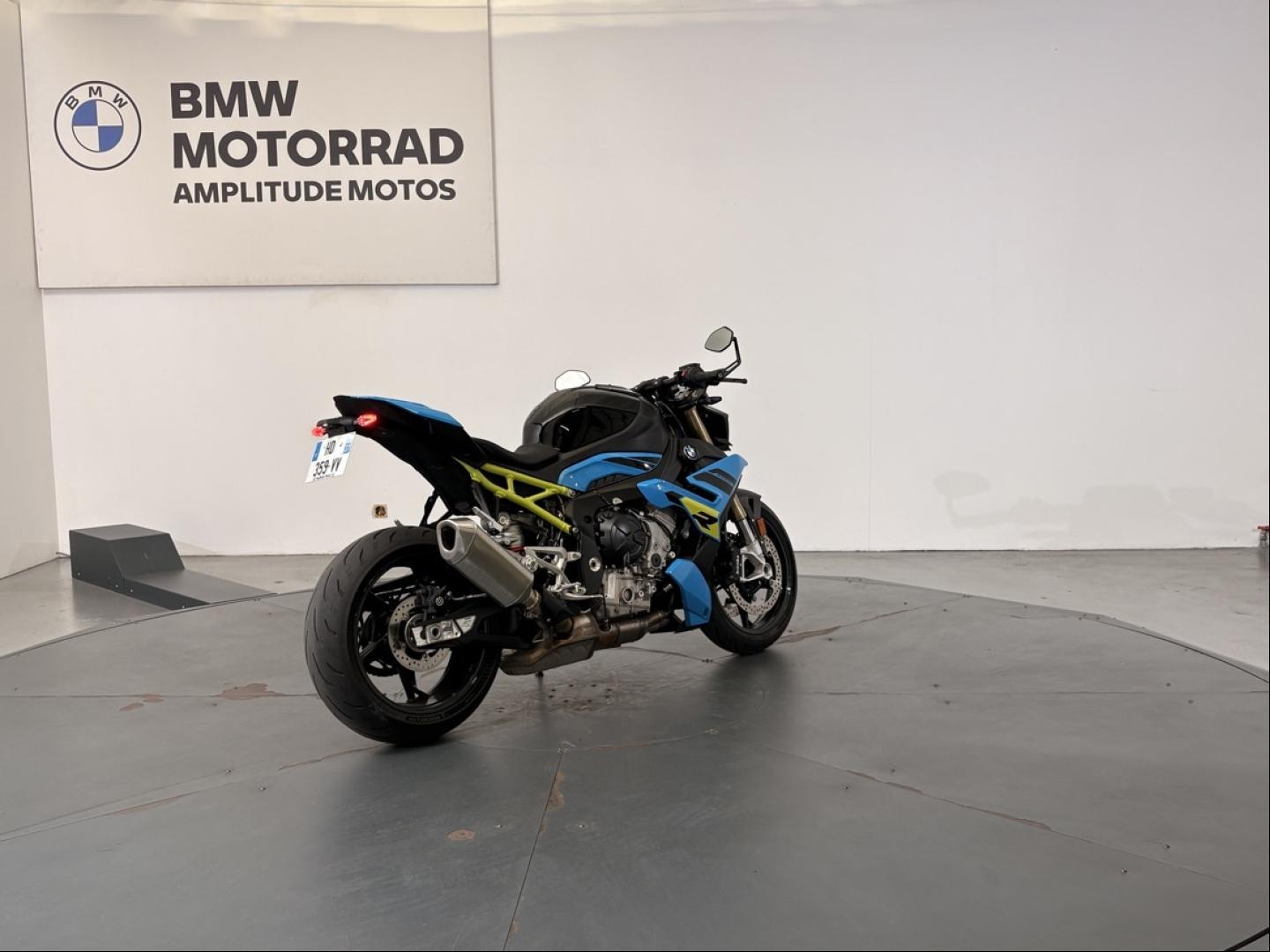 BMW S