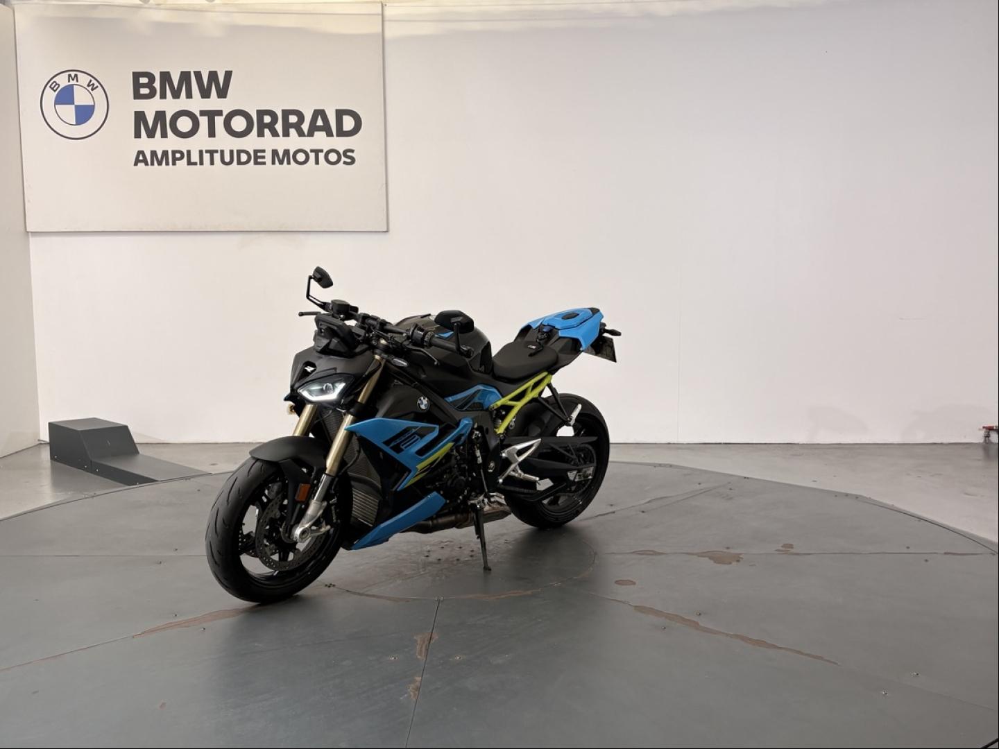 BMW S