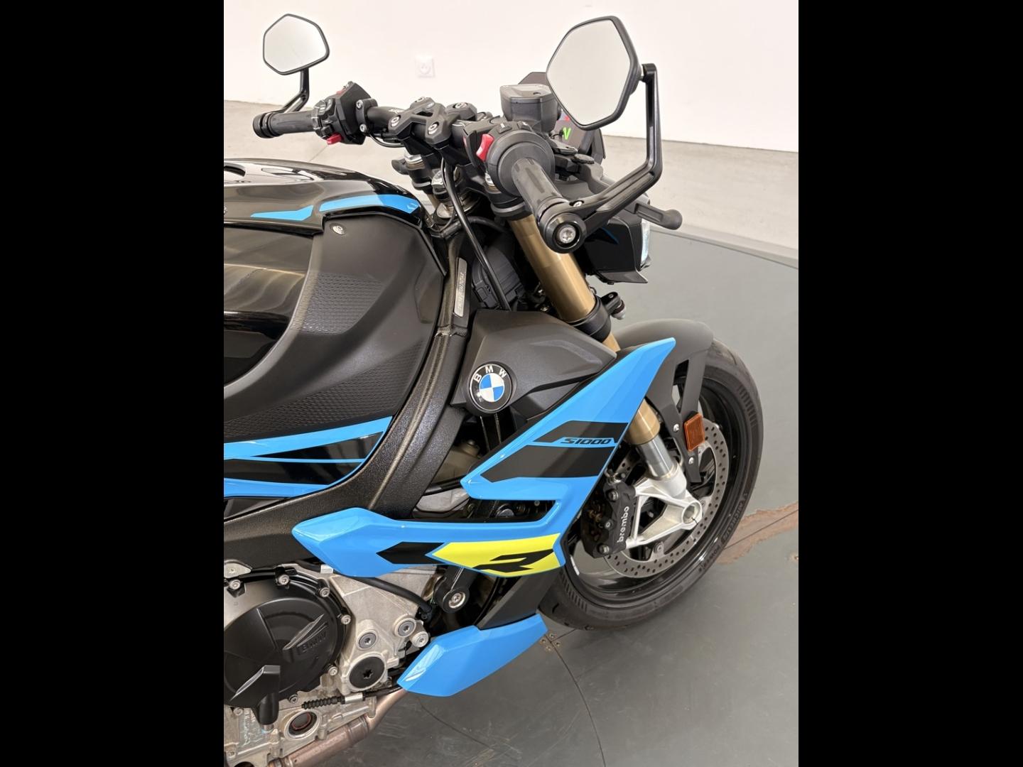 BMW S