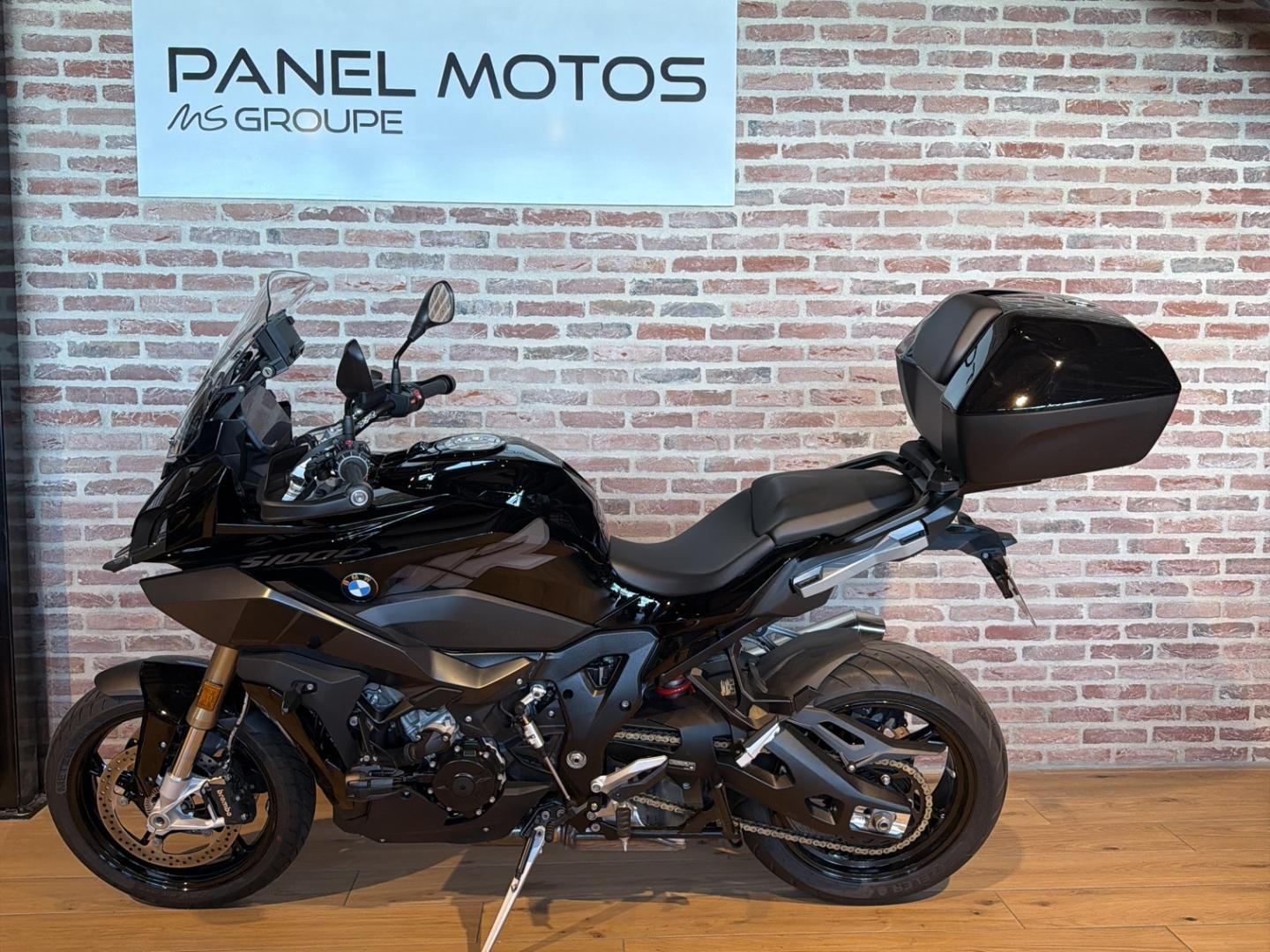 BMW S