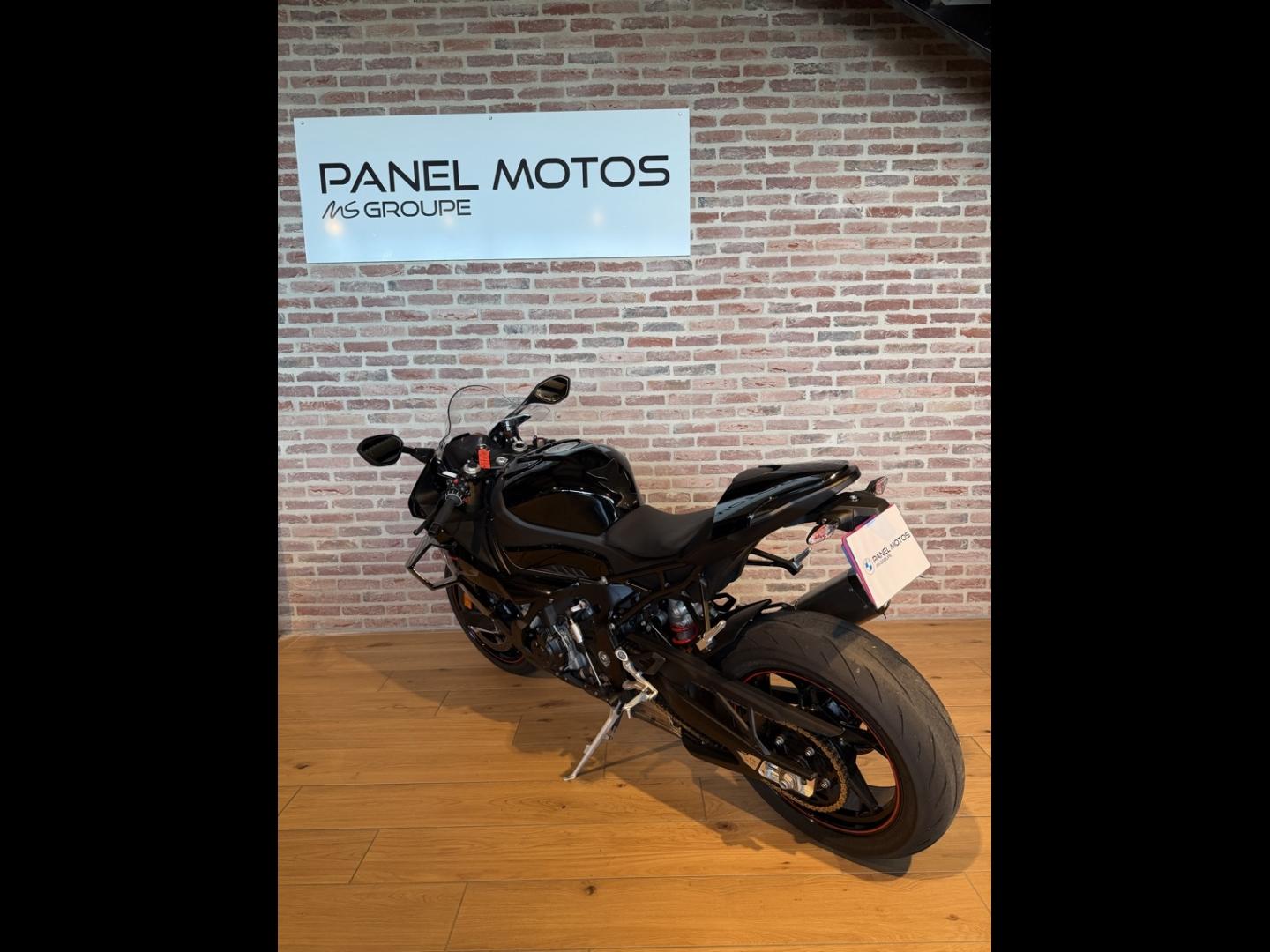 BMW S