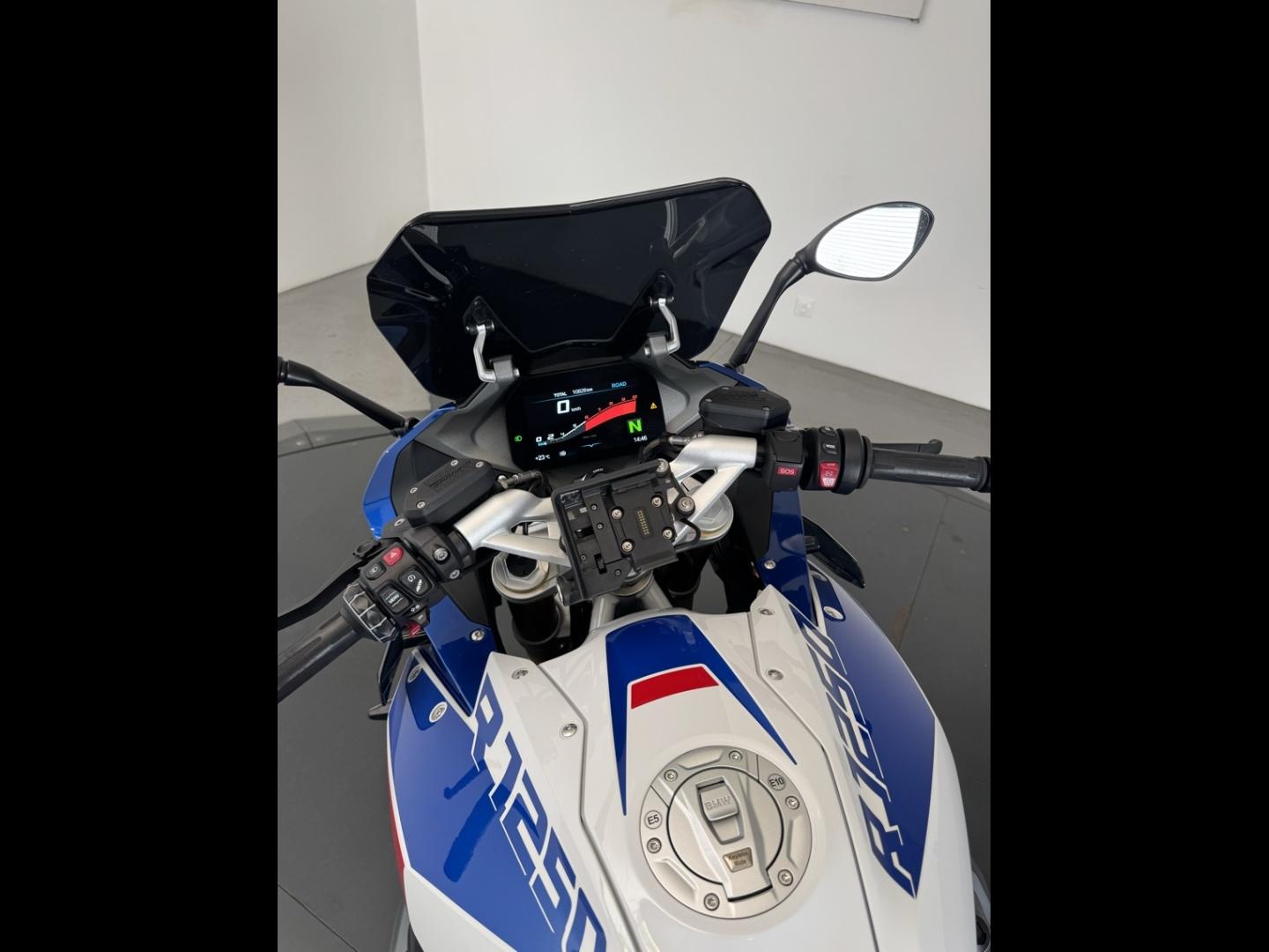 BMW R