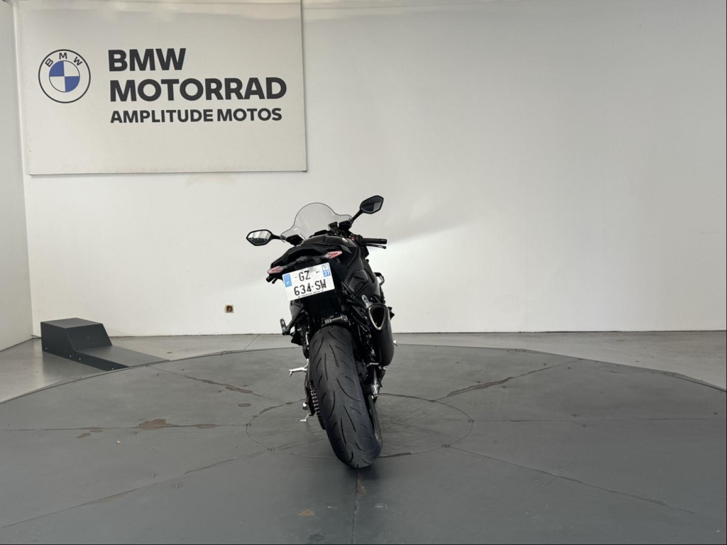 BMW S