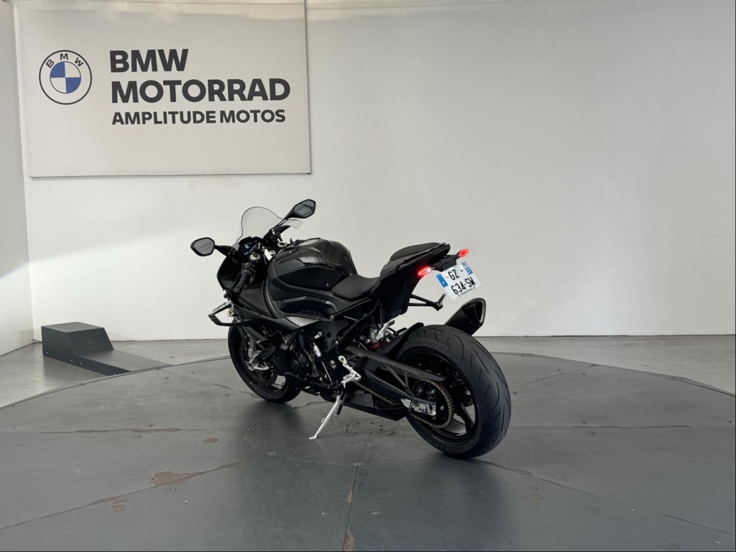 BMW S