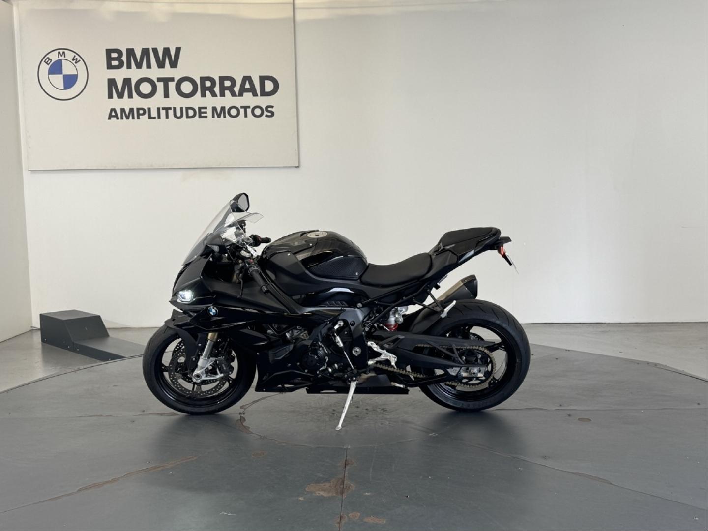 BMW S