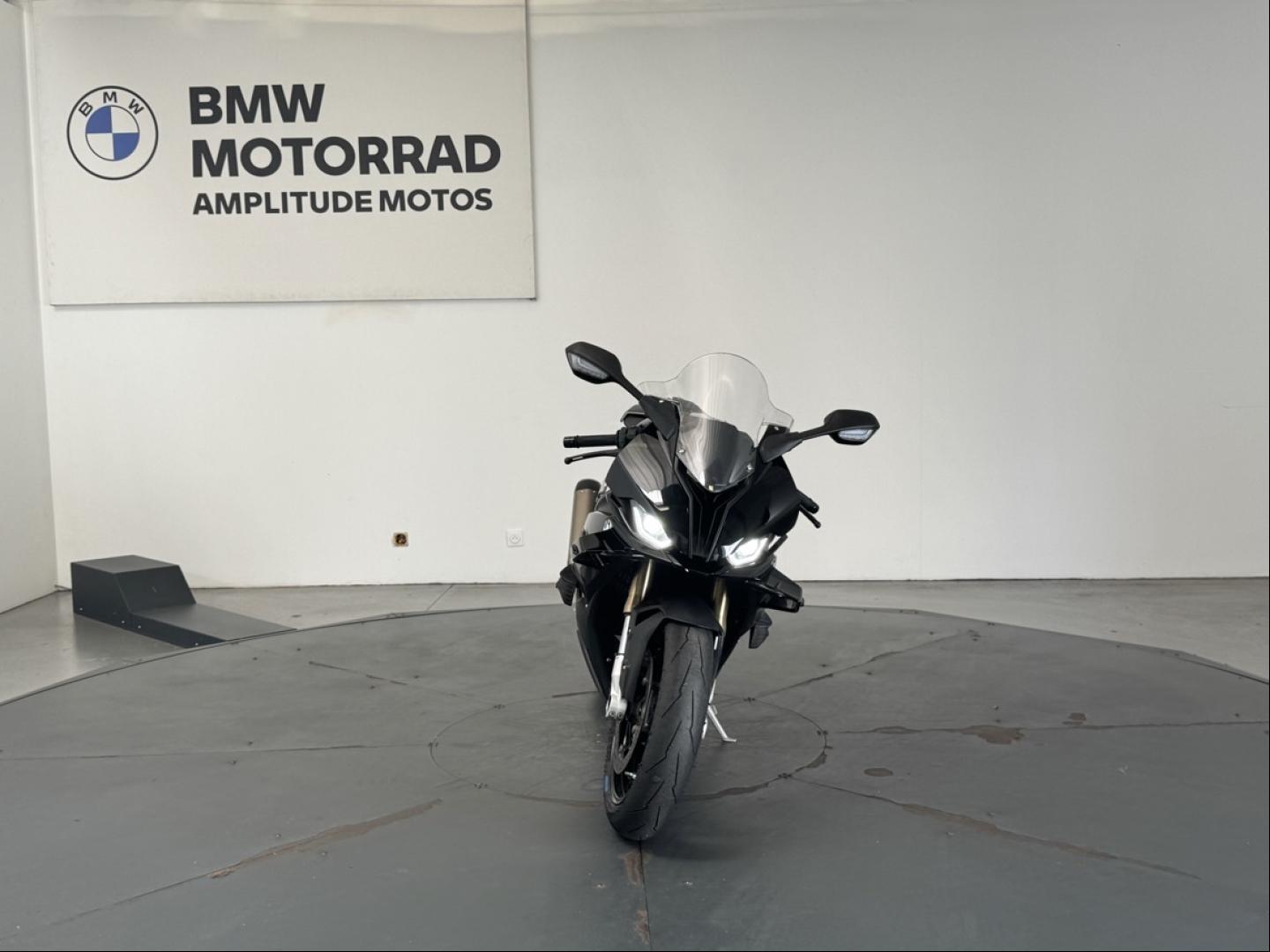 BMW S