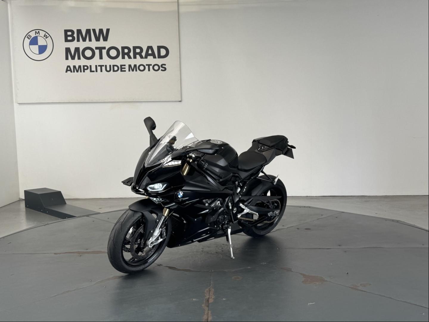 BMW S