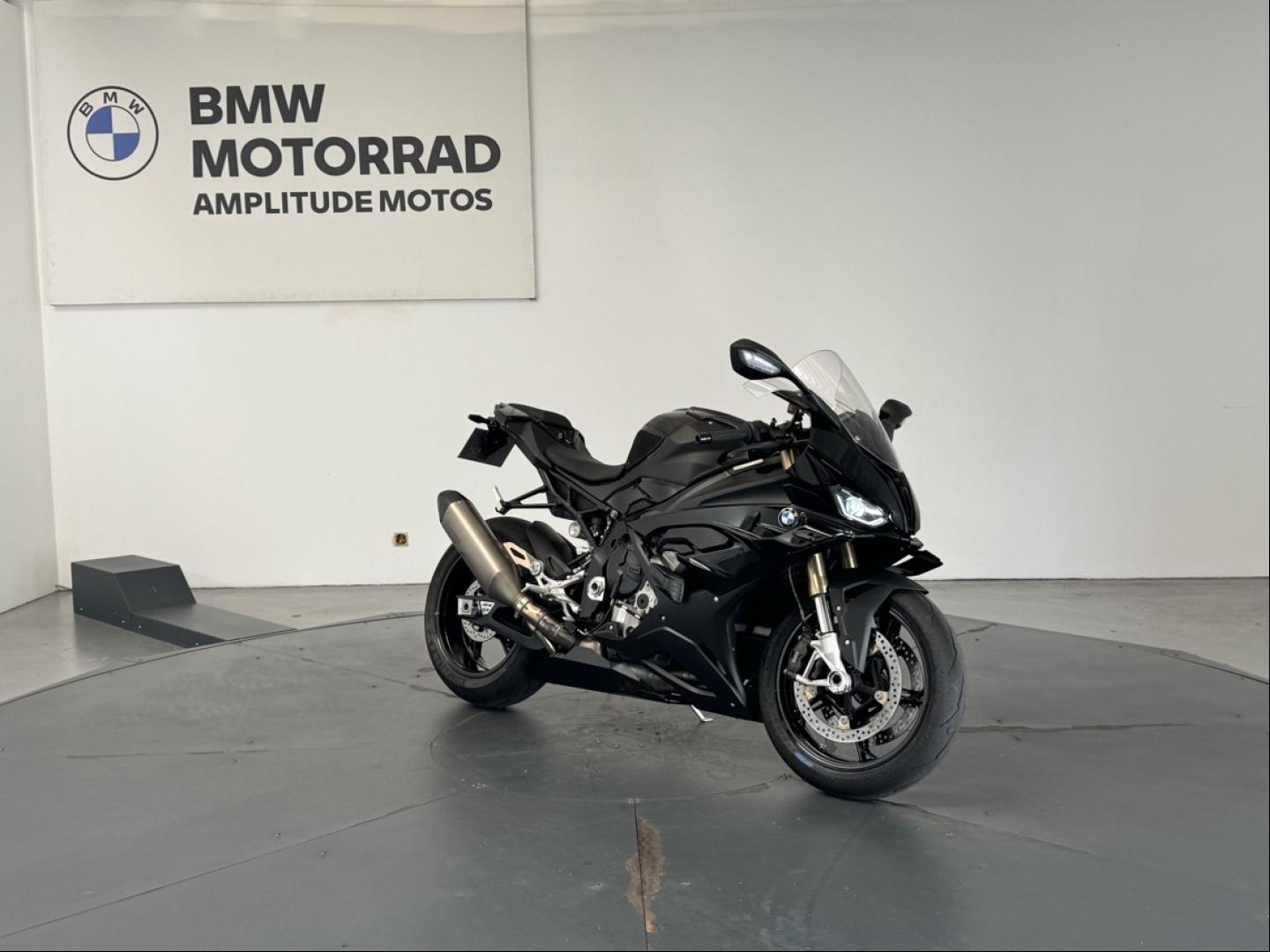 BMW S