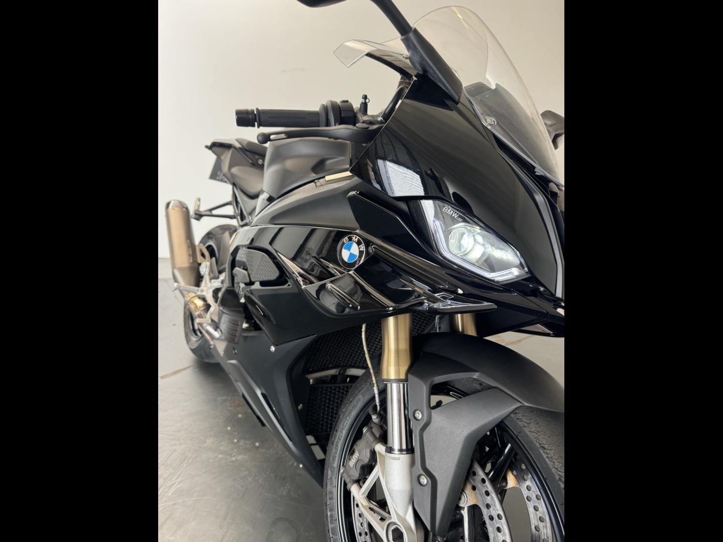 BMW S
