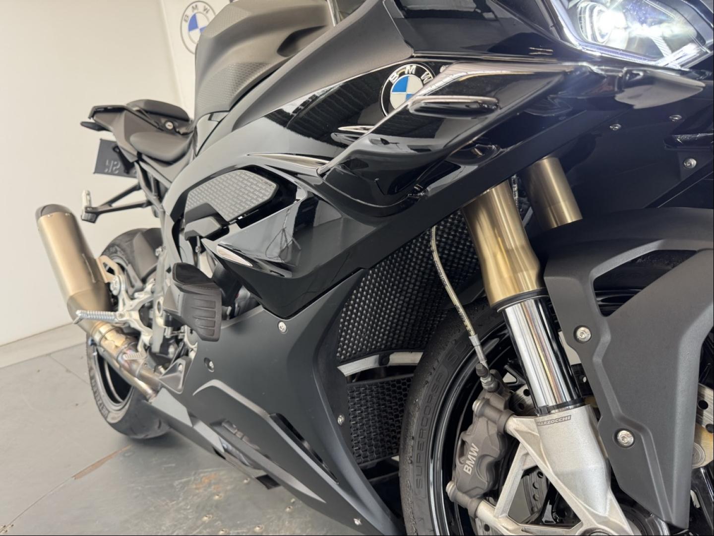 BMW S
