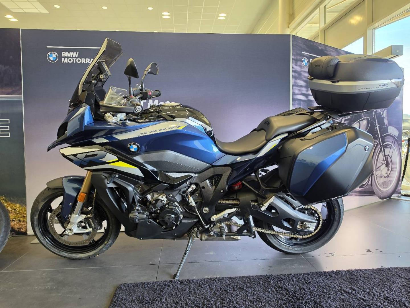 BMW S