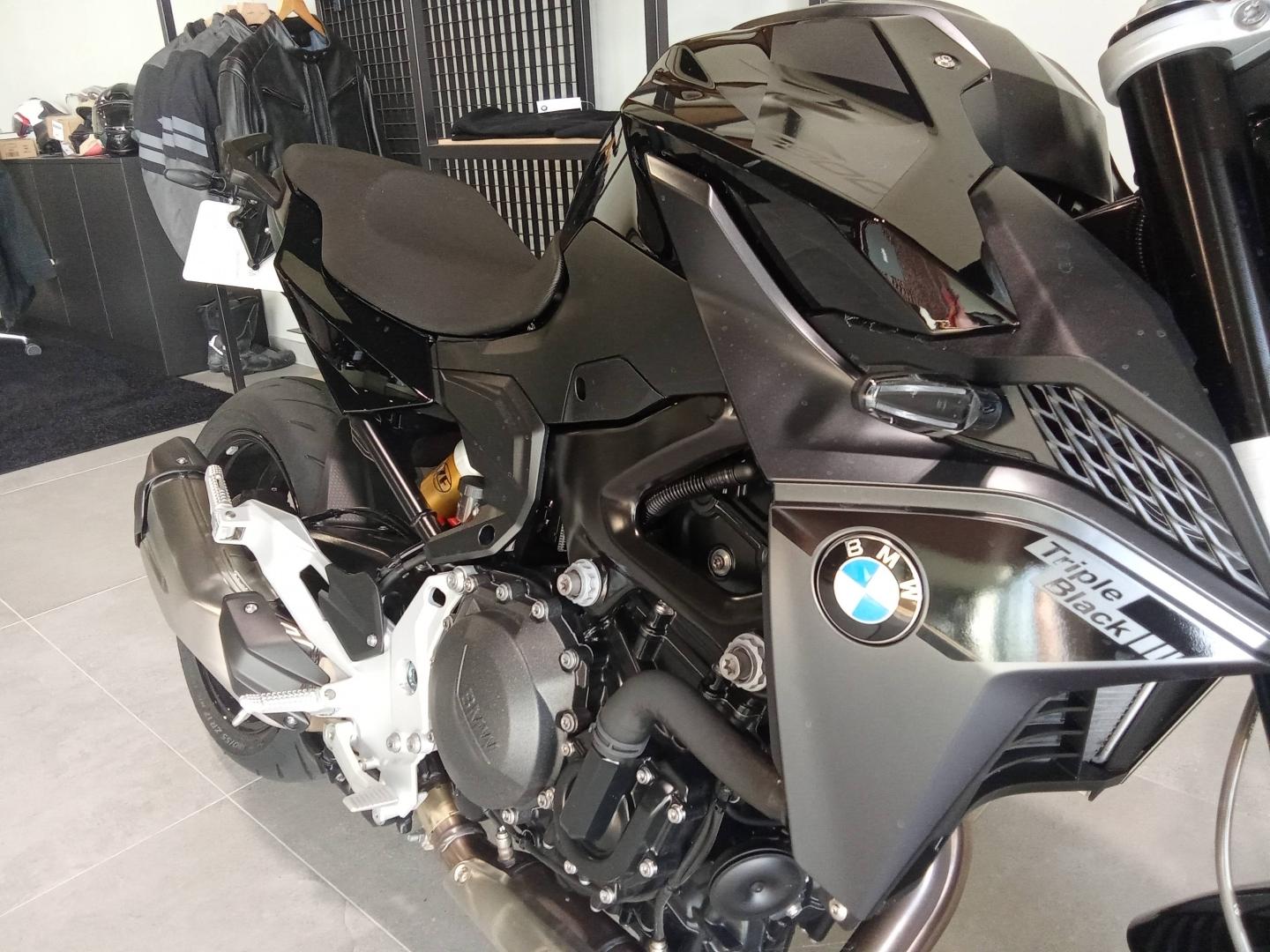 BMW F
