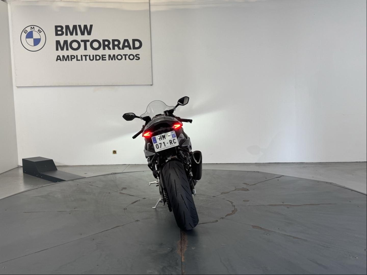 BMW S