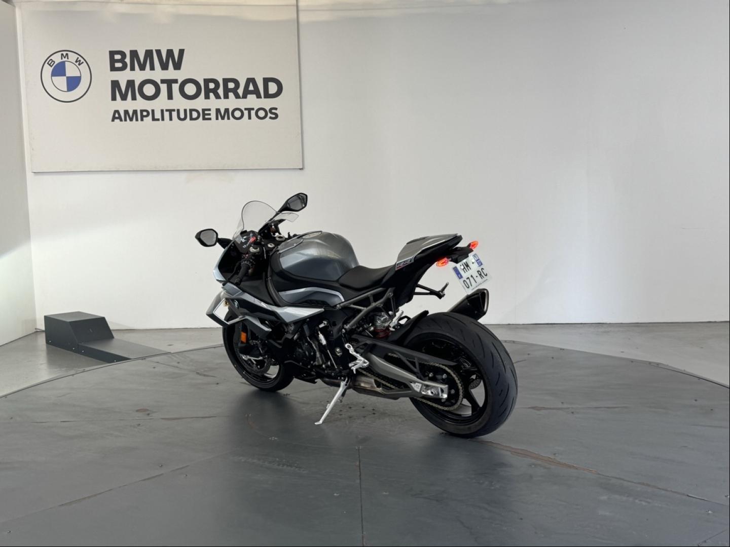 BMW S