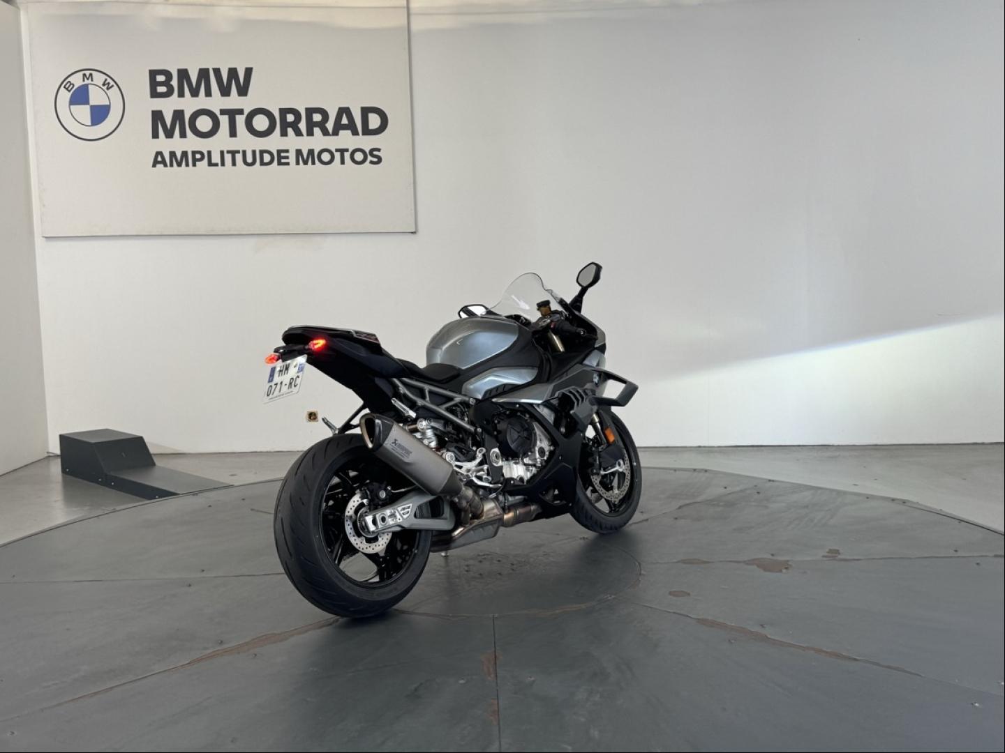 BMW S