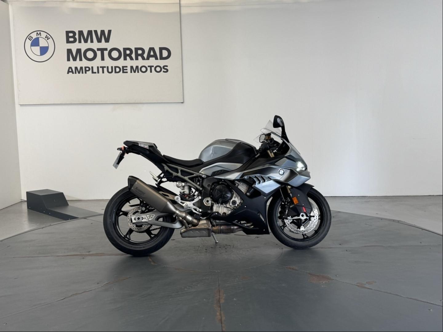 BMW S