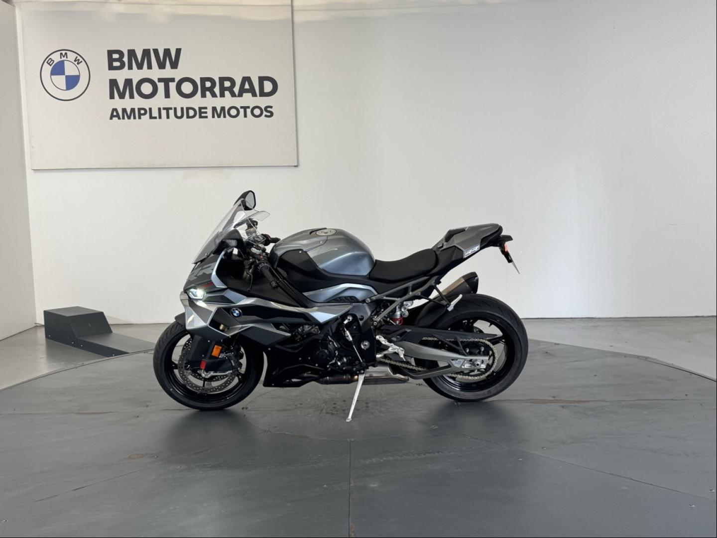 BMW S