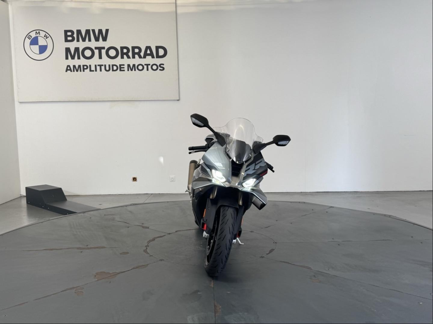 BMW S