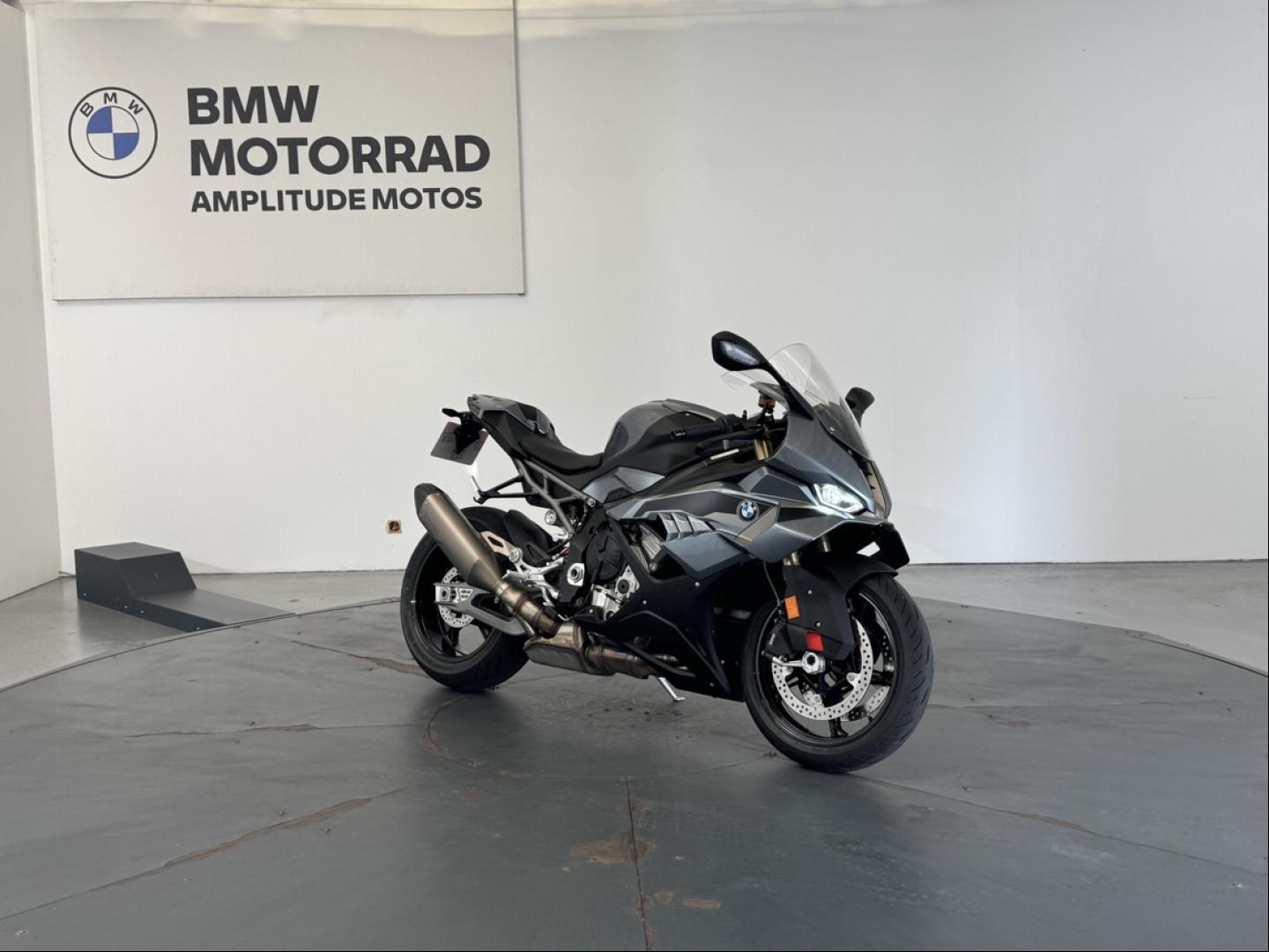 BMW S