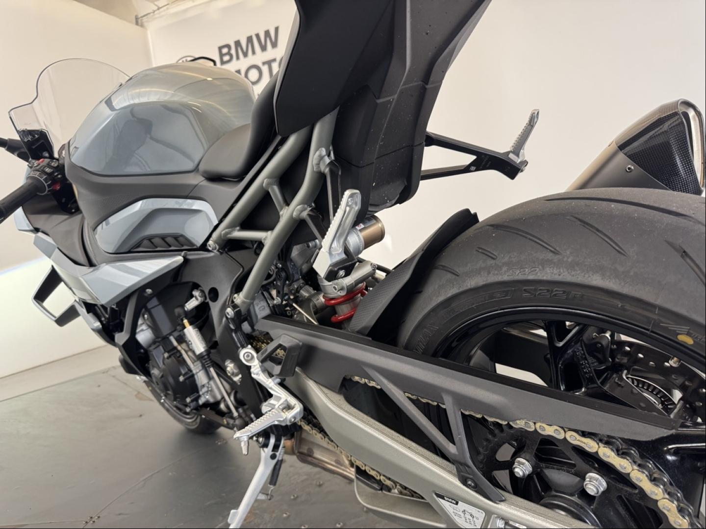BMW S