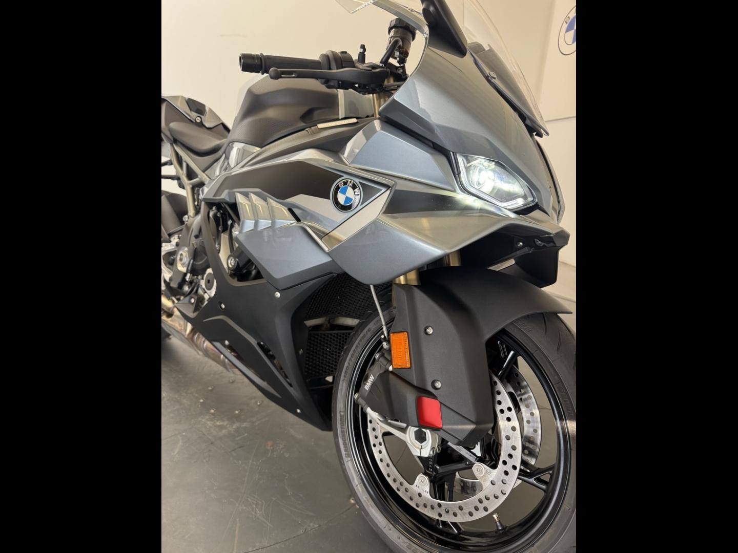 BMW S