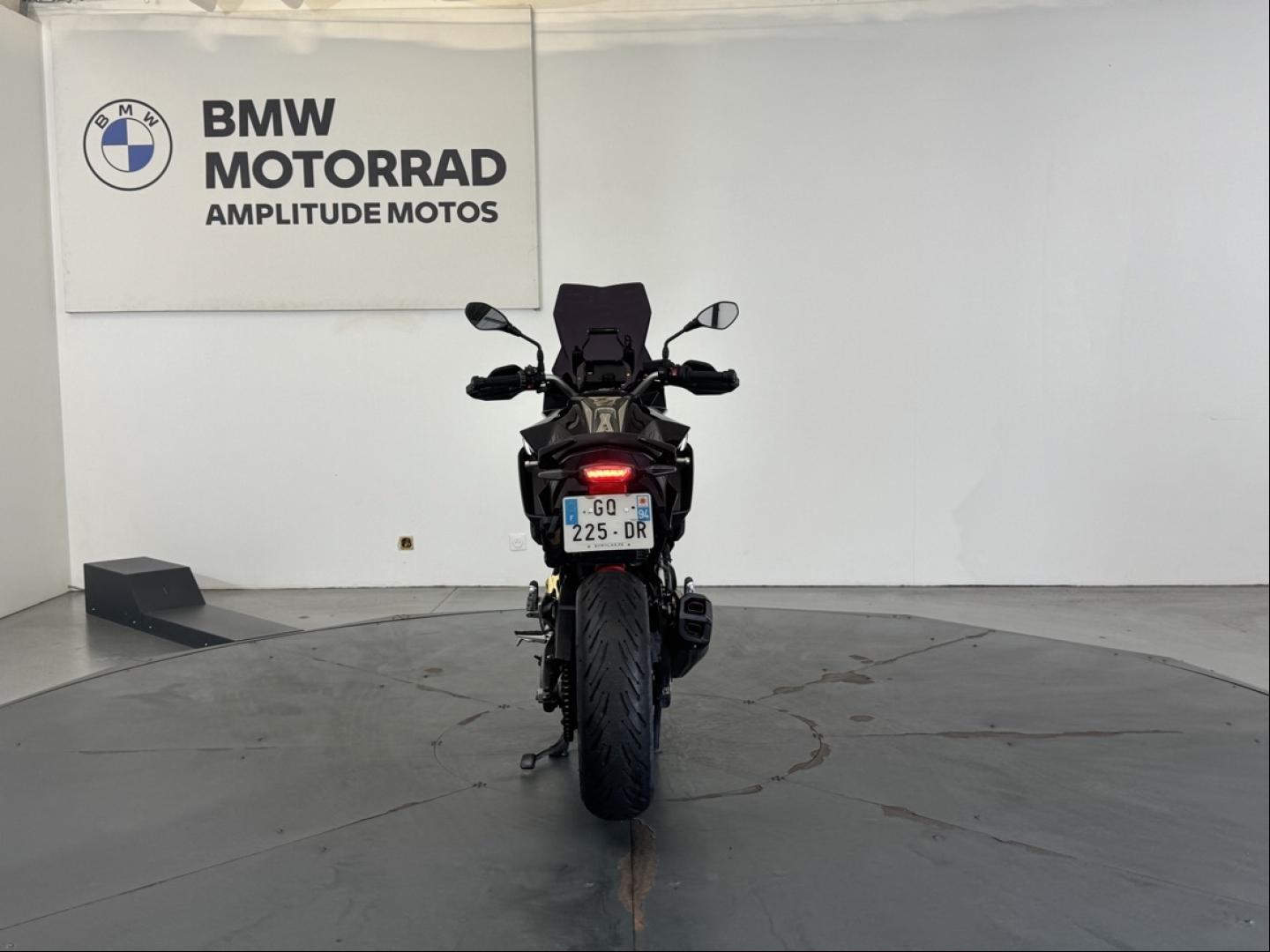 BMW F