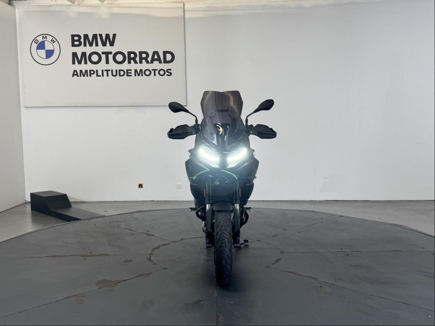 BMW F